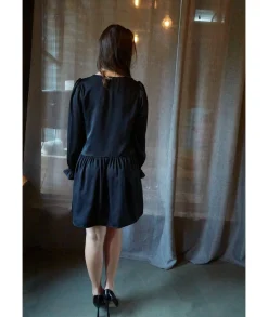 Robes><noscript><img width=