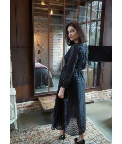 Robes><noscript><img width=