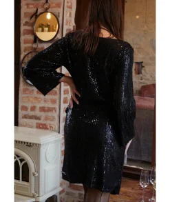 Robes><noscript><img width=