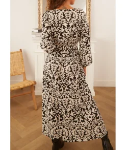 Robes><noscript><img width=