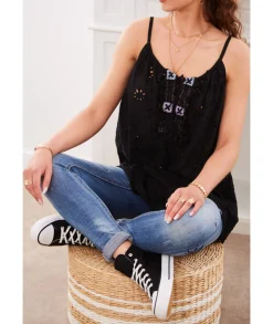 Tops / Blouses><noscript><img width=