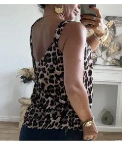 Tops / Blouses><noscript><img width=