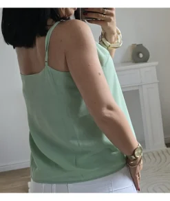 Tops / Blouses><noscript><img width=