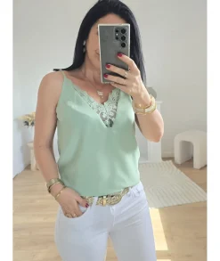 Tops / Blouses><noscript><img width=