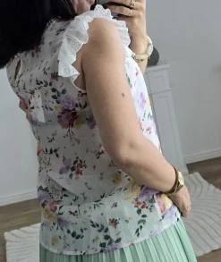 Tops / Blouses><noscript><img width=