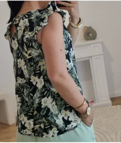 Tops / Blouses><noscript><img width=