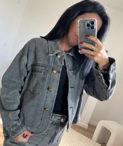 Vestes><noscript><img width=